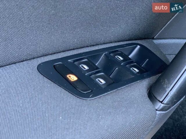 Синій Фольксваген Гольф, об'ємом двигуна 1.6 л та пробігом 365 тис. км за 9750 $, фото 32 на Automoto.ua