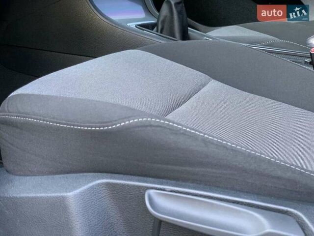 Синій Фольксваген Гольф, об'ємом двигуна 1.6 л та пробігом 365 тис. км за 9750 $, фото 40 на Automoto.ua