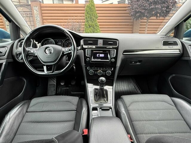 Синий Фольксваген Гольф, объемом двигателя 2 л и пробегом 205 тыс. км за 11200 $, фото 17 на Automoto.ua