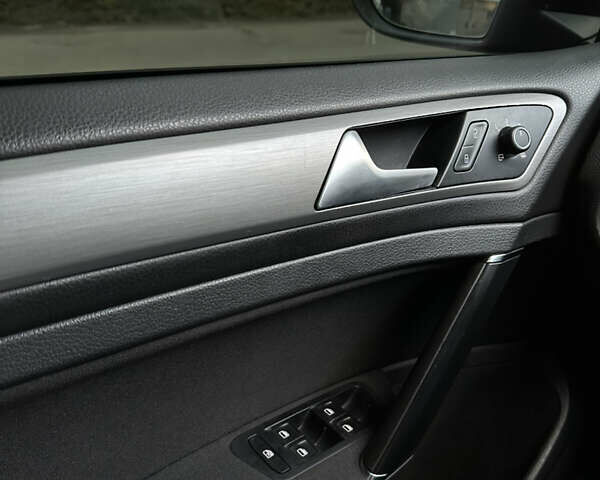 Синий Фольксваген Гольф, объемом двигателя 1.6 л и пробегом 277 тыс. км за 9400 $, фото 28 на Automoto.ua