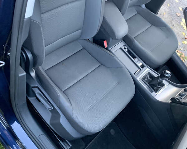 Синий Фольксваген Гольф, объемом двигателя 1.6 л и пробегом 205 тыс. км за 10950 $, фото 17 на Automoto.ua