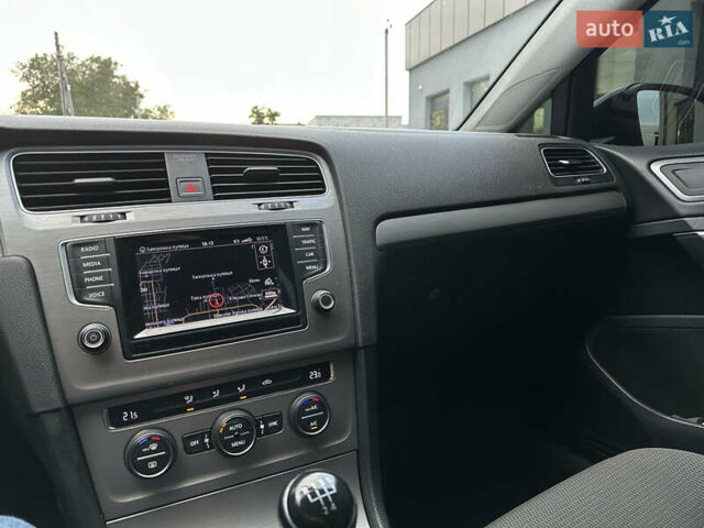 Синий Фольксваген Гольф, объемом двигателя 1.6 л и пробегом 277 тыс. км за 9400 $, фото 34 на Automoto.ua