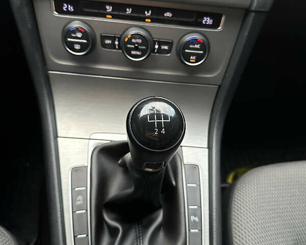 Синий Фольксваген Гольф, объемом двигателя 1.6 л и пробегом 277 тыс. км за 9400 $, фото 33 на Automoto.ua