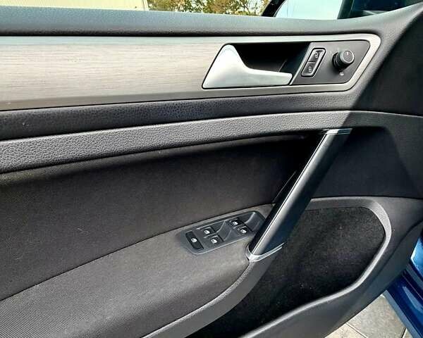 Синий Фольксваген Гольф, объемом двигателя 2 л и пробегом 60 тыс. км за 14000 $, фото 17 на Automoto.ua