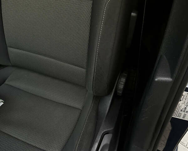 Синий Фольксваген Гольф, объемом двигателя 1.6 л и пробегом 277 тыс. км за 9400 $, фото 38 на Automoto.ua