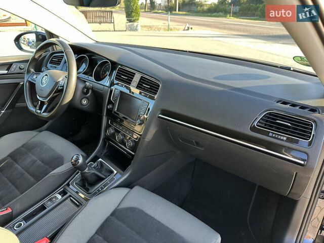 Фольксваген Гольф 2016 в Червонограде на Automoto.ua Синий Фольксваген Гольф, объемом двигателя 1.6 л и пробегом 278 тыс. км за 12005 $, фото 39 на Automoto.ua