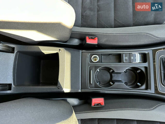 Фольксваген Гольф 2016 в Червонограде на Automoto.ua Синий Фольксваген Гольф, объемом двигателя 1.6 л и пробегом 278 тыс. км за 12005 $, фото 38 на Automoto.ua