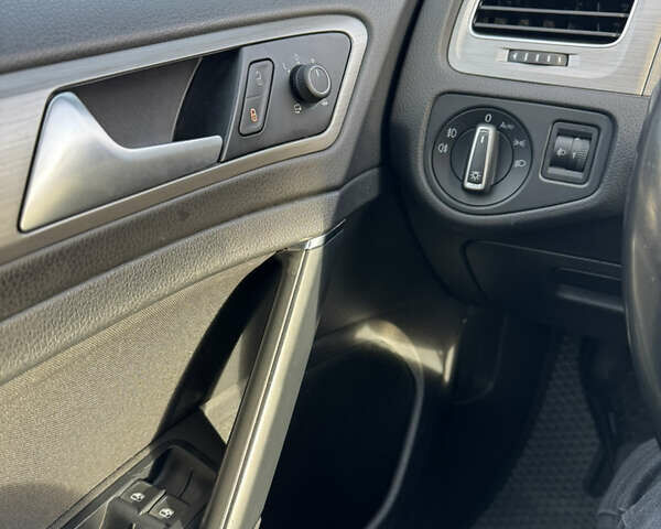 Синий Фольксваген Гольф, объемом двигателя 1.6 л и пробегом 162 тыс. км за 12200 $, фото 8 на Automoto.ua