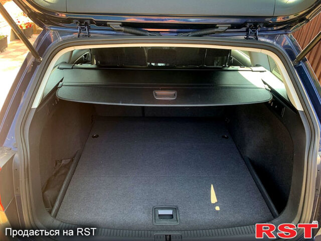 Синій Фольксваген Гольф, об'ємом двигуна 1.6 л та пробігом 225 тис. км за 11300 $, фото 11 на Automoto.ua