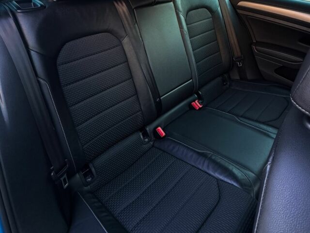 Синий Фольксваген Гольф, объемом двигателя 1.6 л и пробегом 304 тыс. км за 11800 $, фото 5 на Automoto.ua