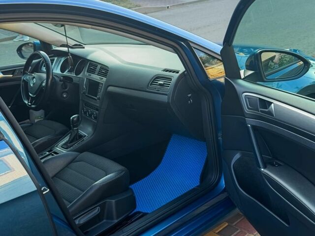 Синий Фольксваген Гольф, объемом двигателя 1.6 л и пробегом 304 тыс. км за 11800 $, фото 4 на Automoto.ua