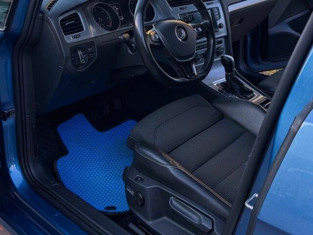 Синий Фольксваген Гольф, объемом двигателя 1.6 л и пробегом 304 тыс. км за 11800 $, фото 3 на Automoto.ua