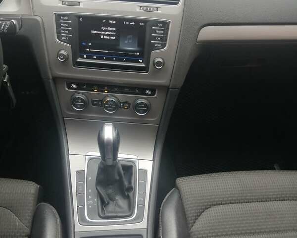 Синий Фольксваген Гольф, объемом двигателя 1.6 л и пробегом 262 тыс. км за 11800 $, фото 2 на Automoto.ua