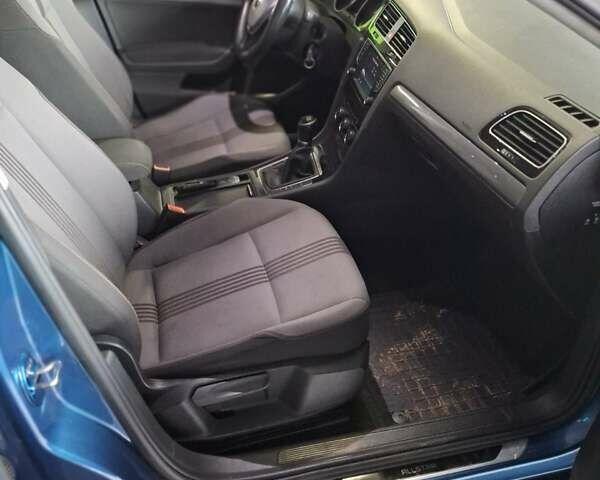 Синий Фольксваген Гольф, объемом двигателя 1.6 л и пробегом 248 тыс. км за 12500 $, фото 7 на Automoto.ua