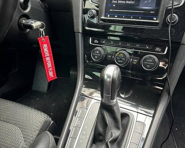 Синий Фольксваген Гольф, объемом двигателя 1.6 л и пробегом 205 тыс. км за 12800 $, фото 15 на Automoto.ua