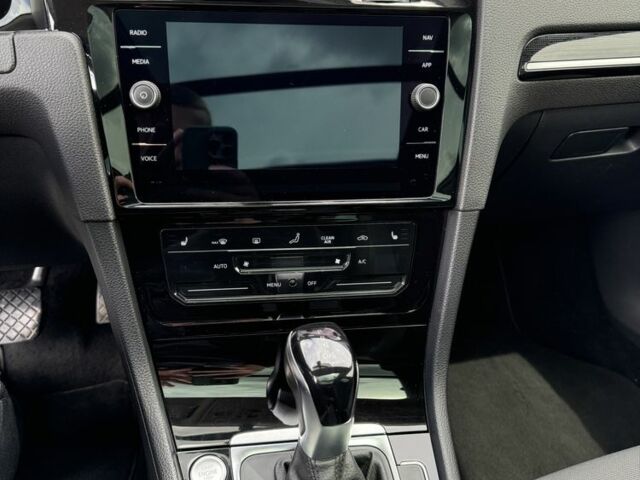 Синий Фольксваген Гольф, объемом двигателя 2 л и пробегом 290 тыс. км за 14000 $, фото 17 на Automoto.ua