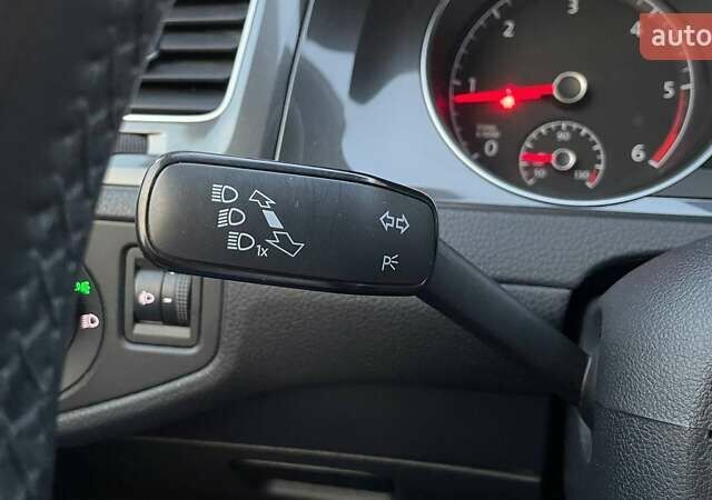 Синий Фольксваген Гольф, объемом двигателя 1.6 л и пробегом 239 тыс. км за 12990 $, фото 14 на Automoto.ua