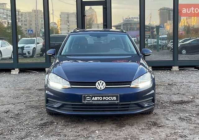 Синий Фольксваген Гольф, объемом двигателя 1.6 л и пробегом 239 тыс. км за 12990 $, фото 1 на Automoto.ua