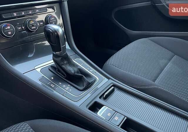 Синий Фольксваген Гольф, объемом двигателя 1.6 л и пробегом 239 тыс. км за 12990 $, фото 21 на Automoto.ua