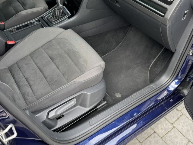 Синий Фольксваген Гольф, объемом двигателя 2 л и пробегом 290 тыс. км за 14000 $, фото 9 на Automoto.ua