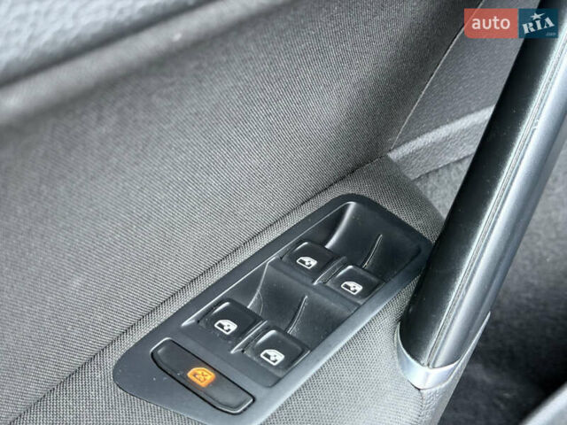 Синий Фольксваген Гольф, объемом двигателя 1.8 л и пробегом 213 тыс. км за 11999 $, фото 11 на Automoto.ua