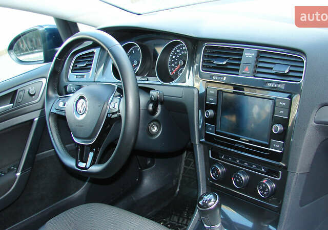 Синий Фольксваген Гольф, объемом двигателя 1.8 л и пробегом 70 тыс. км за 14300 $, фото 26 на Automoto.ua