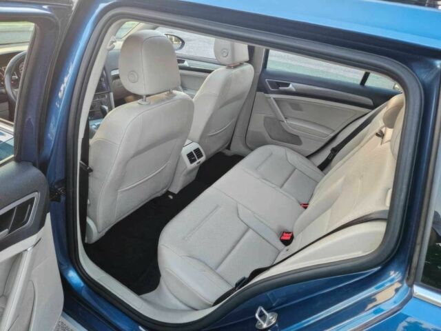 Синий Фольксваген Гольф, объемом двигателя 1.8 л и пробегом 46 тыс. км за 12000 $, фото 11 на Automoto.ua