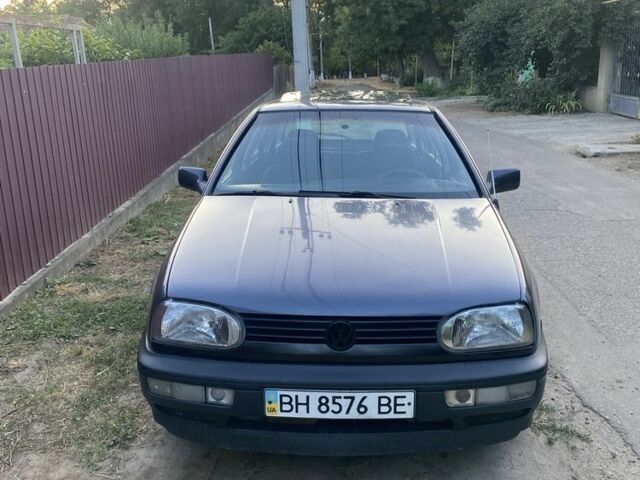 Синій Фольксваген Гольф, об'ємом двигуна 1.8 л та пробігом 300 тис. км за 1500 $, фото 1 на Automoto.ua