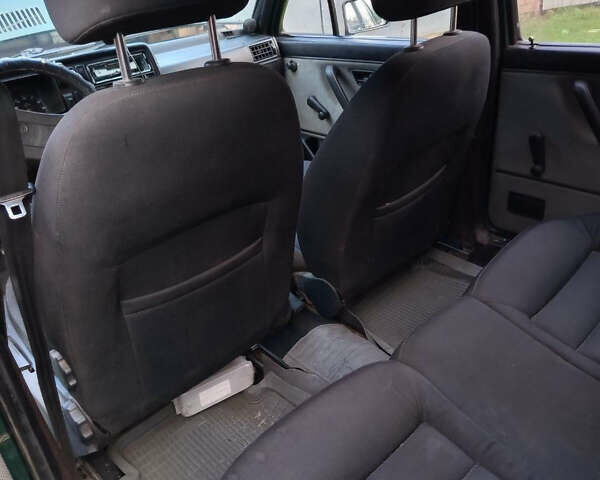 Зеленый Фольксваген Гольф, объемом двигателя 1.59 л и пробегом 250 тыс. км за 2100 $, фото 6 на Automoto.ua