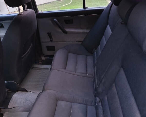 Зеленый Фольксваген Гольф, объемом двигателя 1.59 л и пробегом 250 тыс. км за 2100 $, фото 4 на Automoto.ua