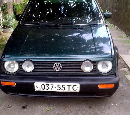 Зеленый Фольксваген Гольф, объемом двигателя 1.8 л и пробегом 100 тыс. км за 800 $, фото 3 на Automoto.ua