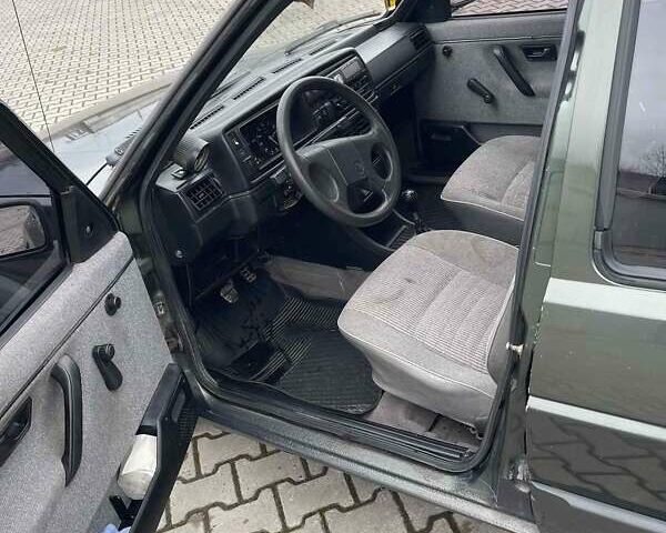 Зеленый Фольксваген Гольф, объемом двигателя 1.6 л и пробегом 233 тыс. км за 1200 $, фото 5 на Automoto.ua