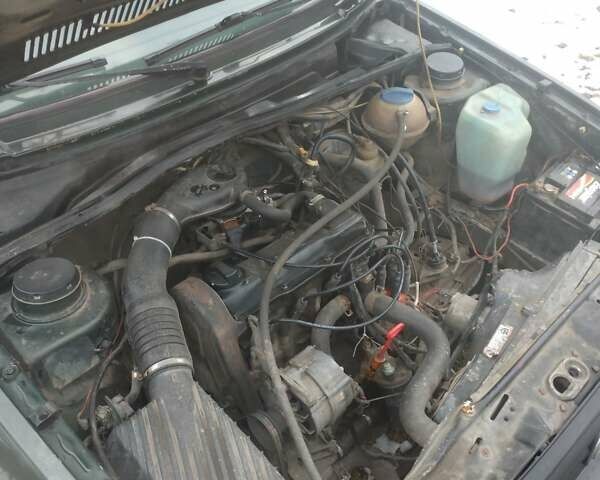 Фольксваген Гольф 1991 у Жмеренке на Automoto.ua Зелений Фольксваген Гольф, об'ємом двигуна 1.8 л та пробігом 200 тис. км за 2000 $, фото 3 на Automoto.ua