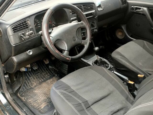 Зеленый Фольксваген Гольф, объемом двигателя 1.8 л и пробегом 164 тыс. км за 1399 $, фото 4 на Automoto.ua