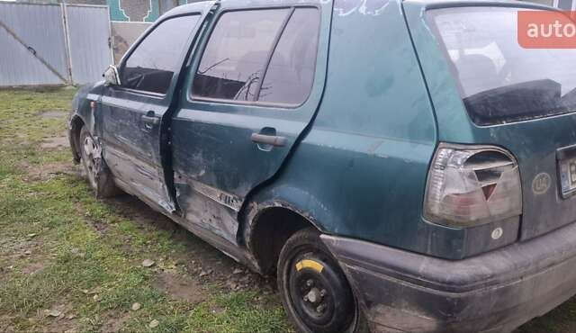 Зеленый Фольксваген Гольф, объемом двигателя 1.39 л и пробегом 315 тыс. км за 800 $, фото 3 на Automoto.ua