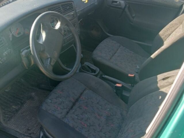 Зелений Фольксваген Гольф, об'ємом двигуна 0 л та пробігом 200 тис. км за 600 $, фото 5 на Automoto.ua