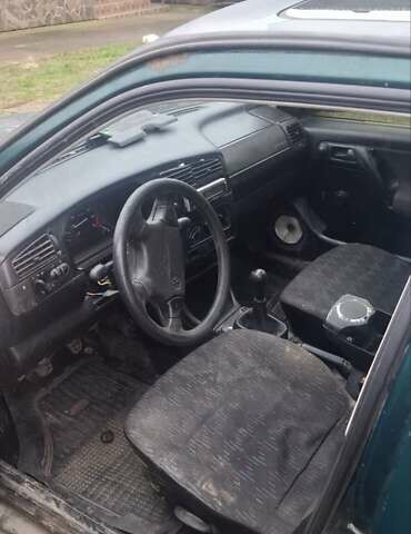 Зеленый Фольксваген Гольф, объемом двигателя 1.39 л и пробегом 315 тыс. км за 800 $, фото 4 на Automoto.ua