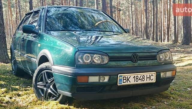 Зеленый Фольксваген Гольф, объемом двигателя 1.78 л и пробегом 136 тыс. км за 3200 $, фото 1 на Automoto.ua