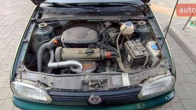 Зеленый Фольксваген Гольф, объемом двигателя 1.39 л и пробегом 245 тыс. км за 2290 $, фото 5 на Automoto.ua