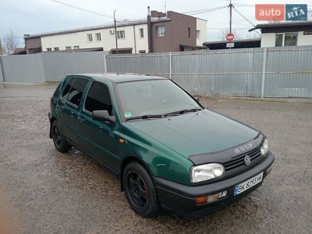 Зеленый Фольксваген Гольф, объемом двигателя 1.78 л и пробегом 280 тыс. км за 2150 $, фото 3 на Automoto.ua