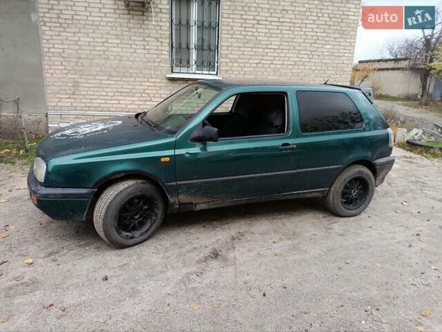 Зеленый Фольксваген Гольф, объемом двигателя 1.4 л и пробегом 246 тыс. км за 2000 $, фото 2 на Automoto.ua