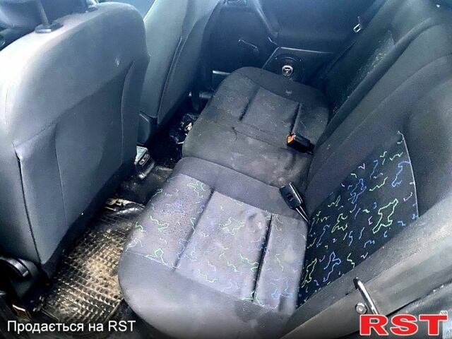 Зеленый Фольксваген Гольф, объемом двигателя 1.6 л и пробегом 235 тыс. км за 1600 $, фото 6 на Automoto.ua