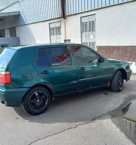 Зеленый Фольксваген Гольф, объемом двигателя 1.78 л и пробегом 285 тыс. км за 2300 $, фото 1 на Automoto.ua