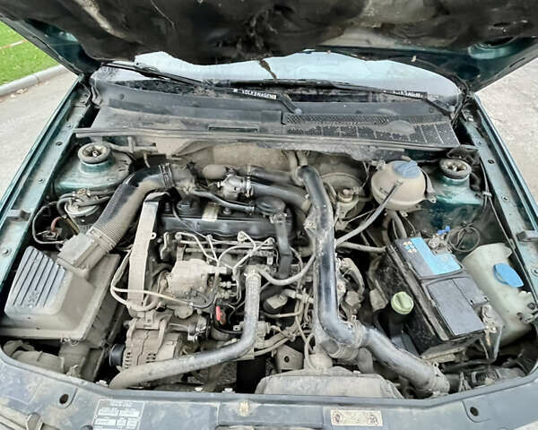 Зеленый Фольксваген Гольф, объемом двигателя 1.9 л и пробегом 230 тыс. км за 1600 $, фото 8 на Automoto.ua