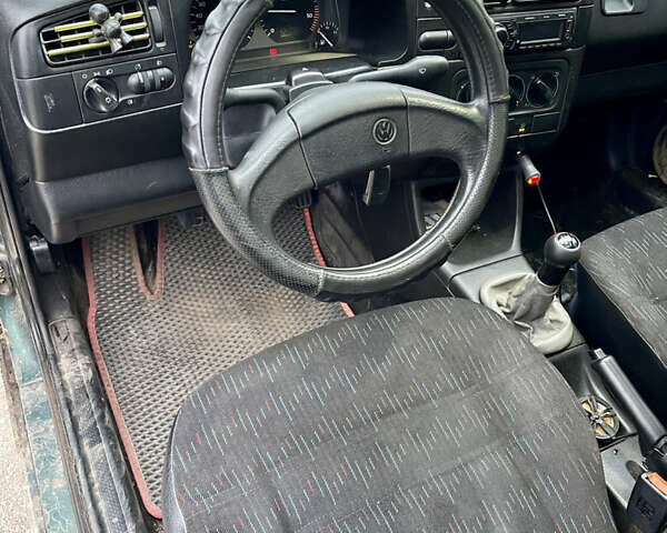 Зеленый Фольксваген Гольф, объемом двигателя 1.9 л и пробегом 230 тыс. км за 1600 $, фото 6 на Automoto.ua