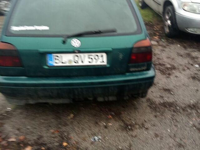 Зеленый Фольксваген Гольф, объемом двигателя 1.8 л и пробегом 200 тыс. км за 850 $, фото 2 на Automoto.ua