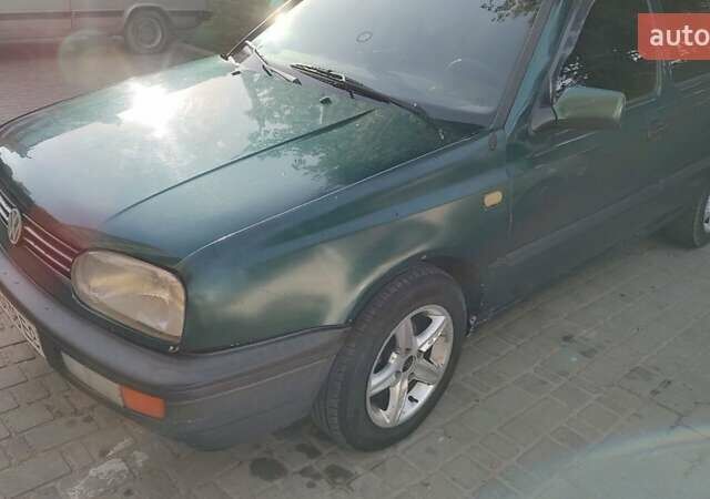 Зелений Фольксваген Гольф, об'ємом двигуна 1.6 л та пробігом 382 тис. км за 1799 $, фото 3 на Automoto.ua