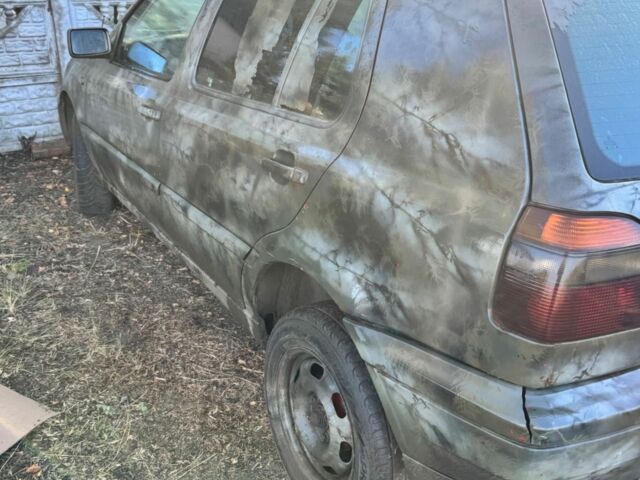 Зеленый Фольксваген Гольф, объемом двигателя 1.6 л и пробегом 240 тыс. км за 750 $, фото 3 на Automoto.ua