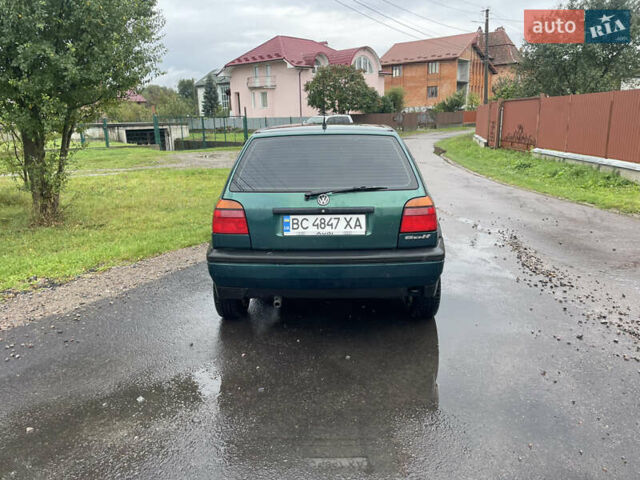 Зеленый Фольксваген Гольф, объемом двигателя 1.39 л и пробегом 176 тыс. км за 3250 $, фото 3 на Automoto.ua