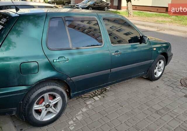 Зелений Фольксваген Гольф, об'ємом двигуна 1.6 л та пробігом 382 тис. км за 1799 $, фото 2 на Automoto.ua